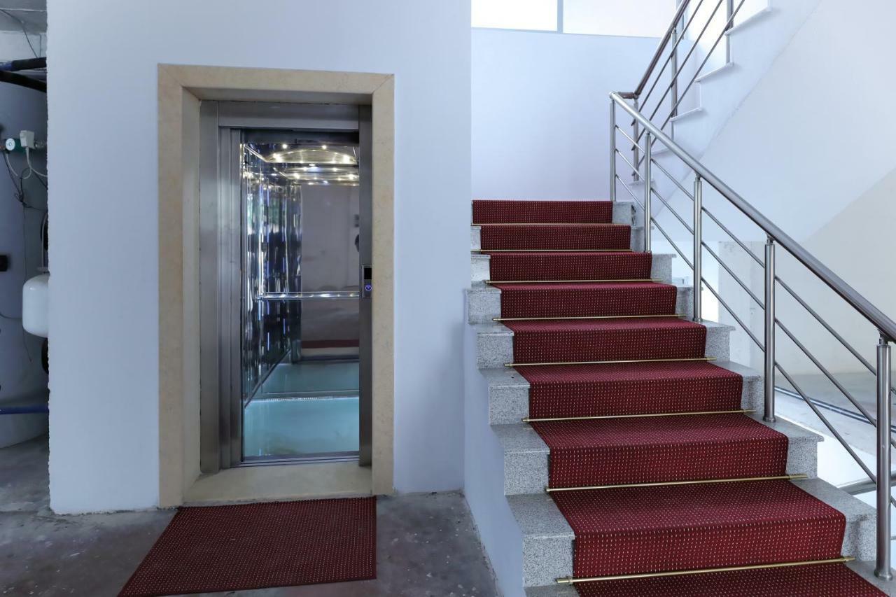 Hotel Gjuta Tirana Extérieur photo