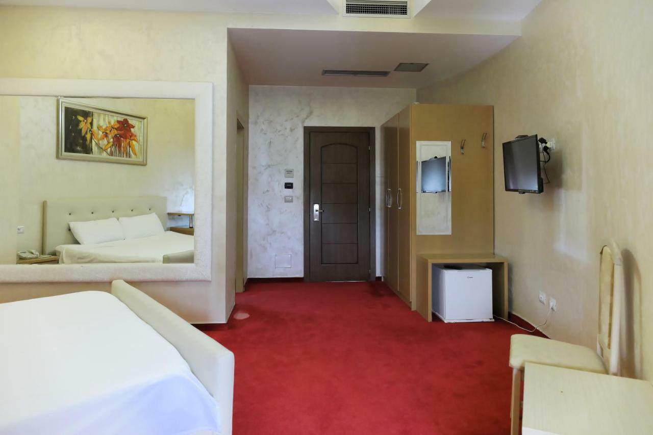Hotel Gjuta Tirana Extérieur photo