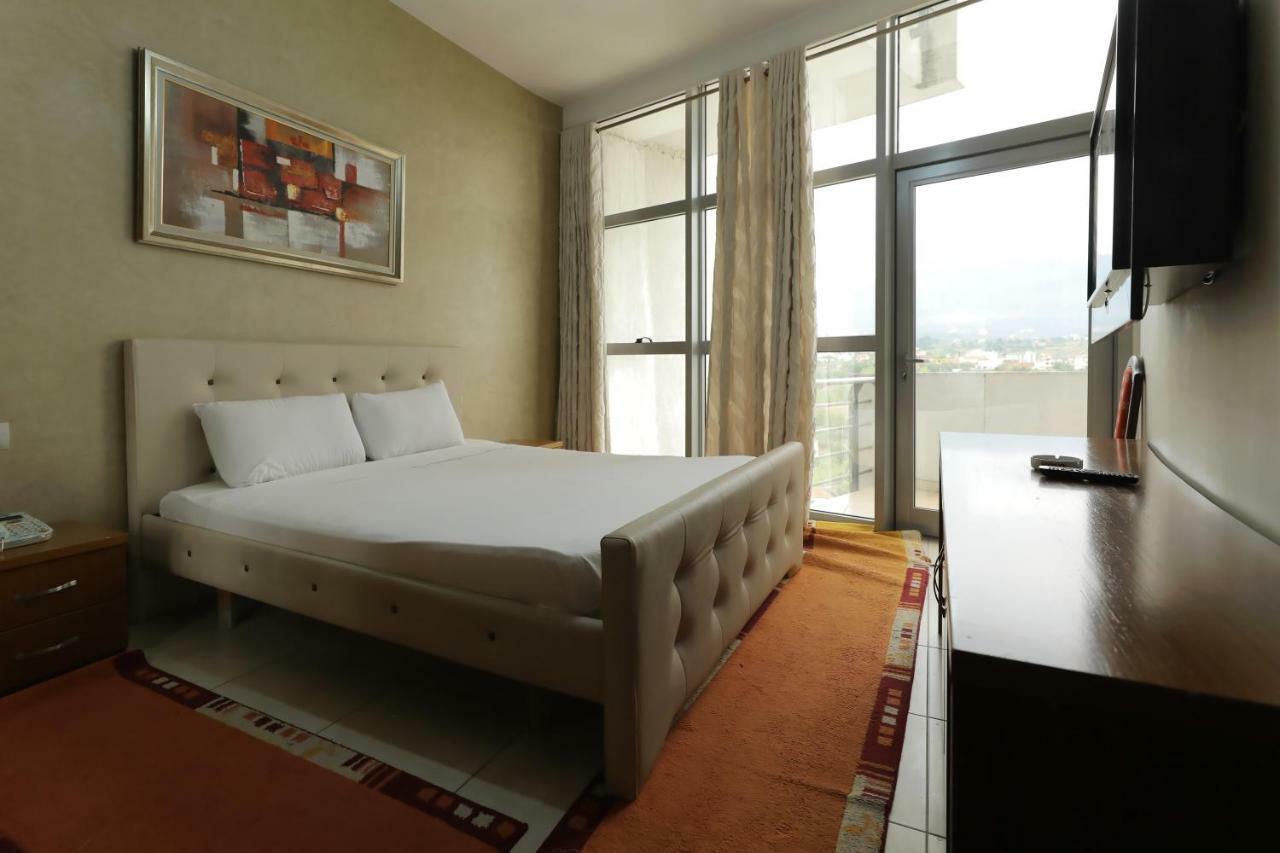 Hotel Gjuta Tirana Extérieur photo